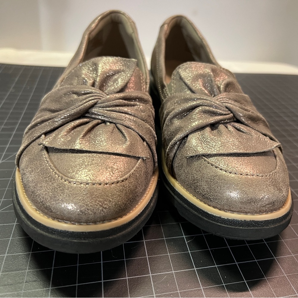 GUC Clark’s loafers metallic brushed gold size 8 - Picture 5 of 7
